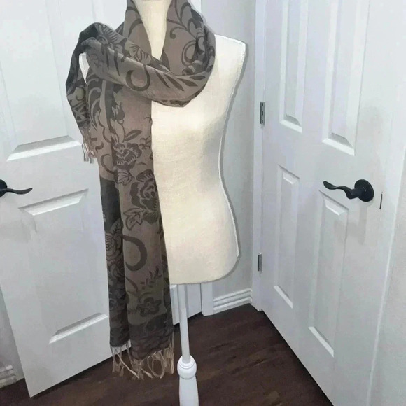 Pashmina Scarf Beautiful Paisley Black and Tan - Picture 6 of 7